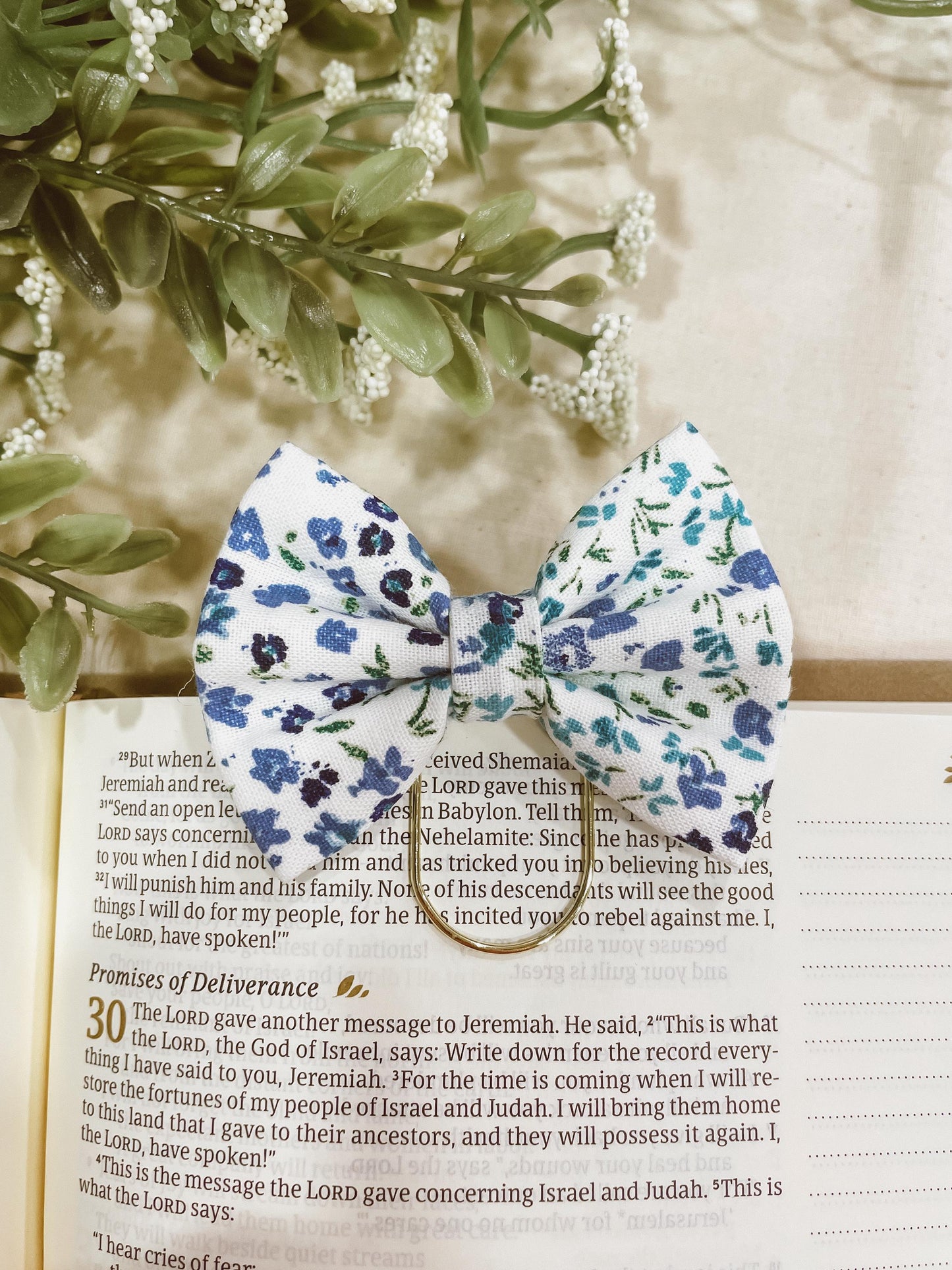 Hydrangea Blue- petite bow bookmark