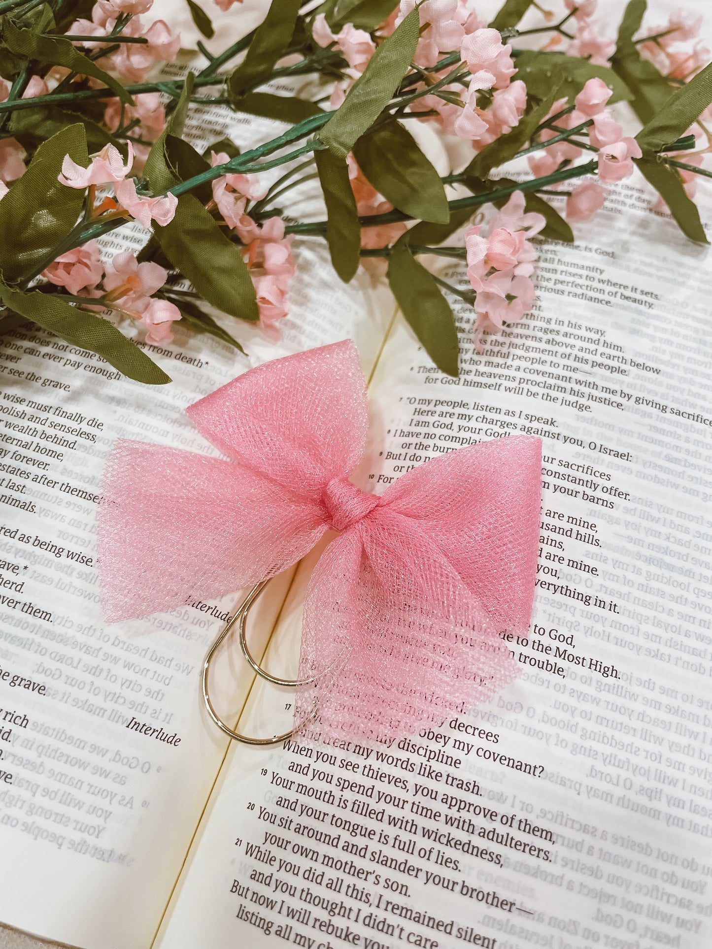 Magenta tulle- bow bookmark