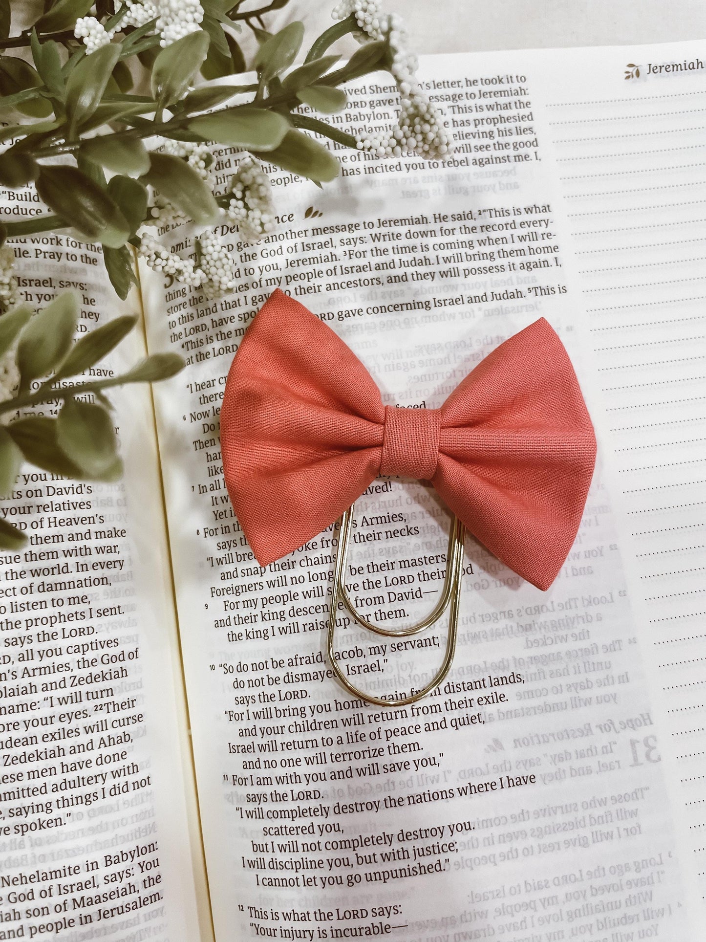 Raspberry - petite bow bookmark