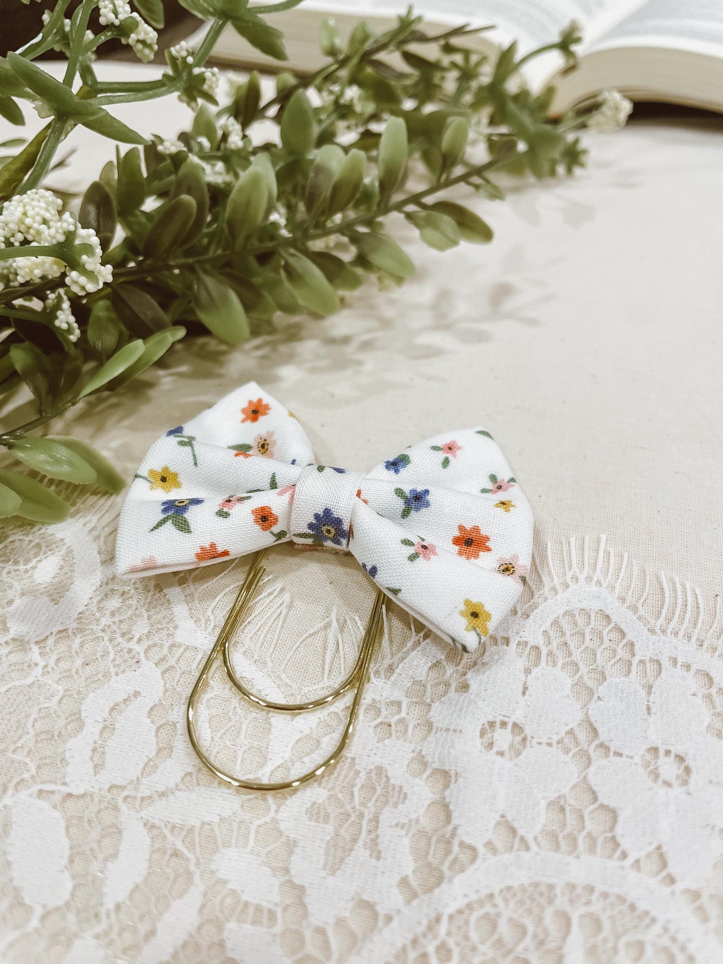 Primrose - petite bow bookmark