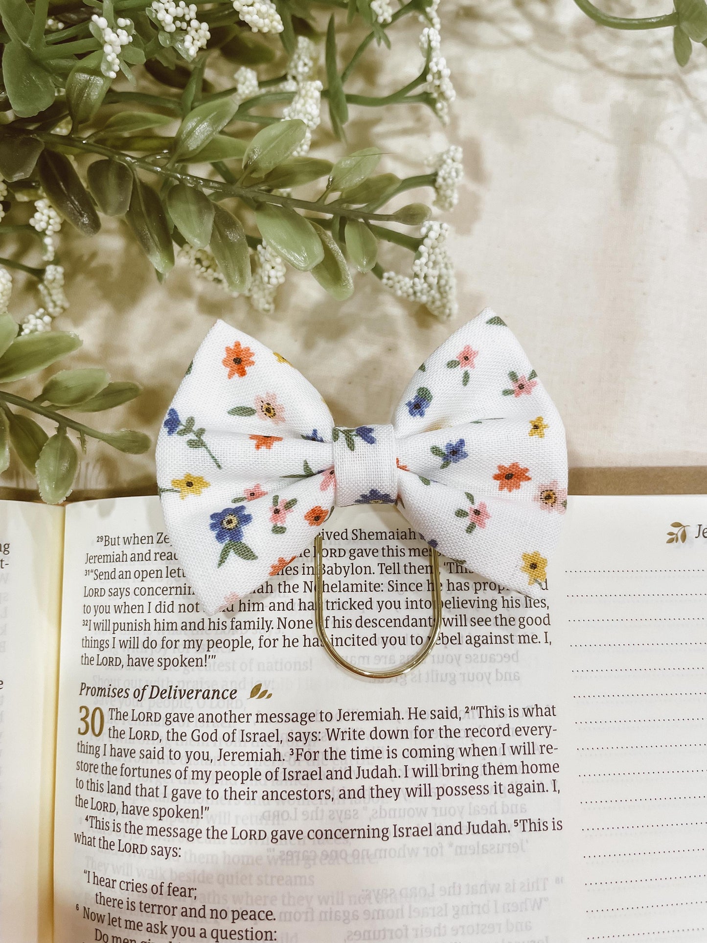 Primrose - petite bow bookmark