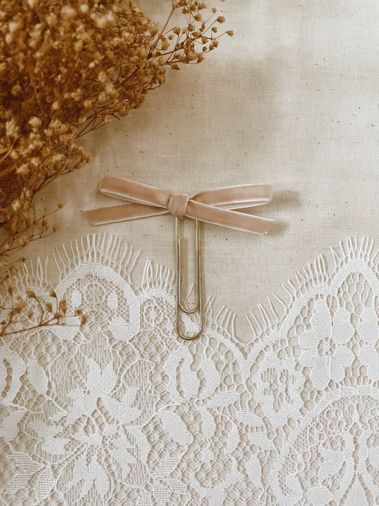 Biscuit-velvet ribbon bookmark