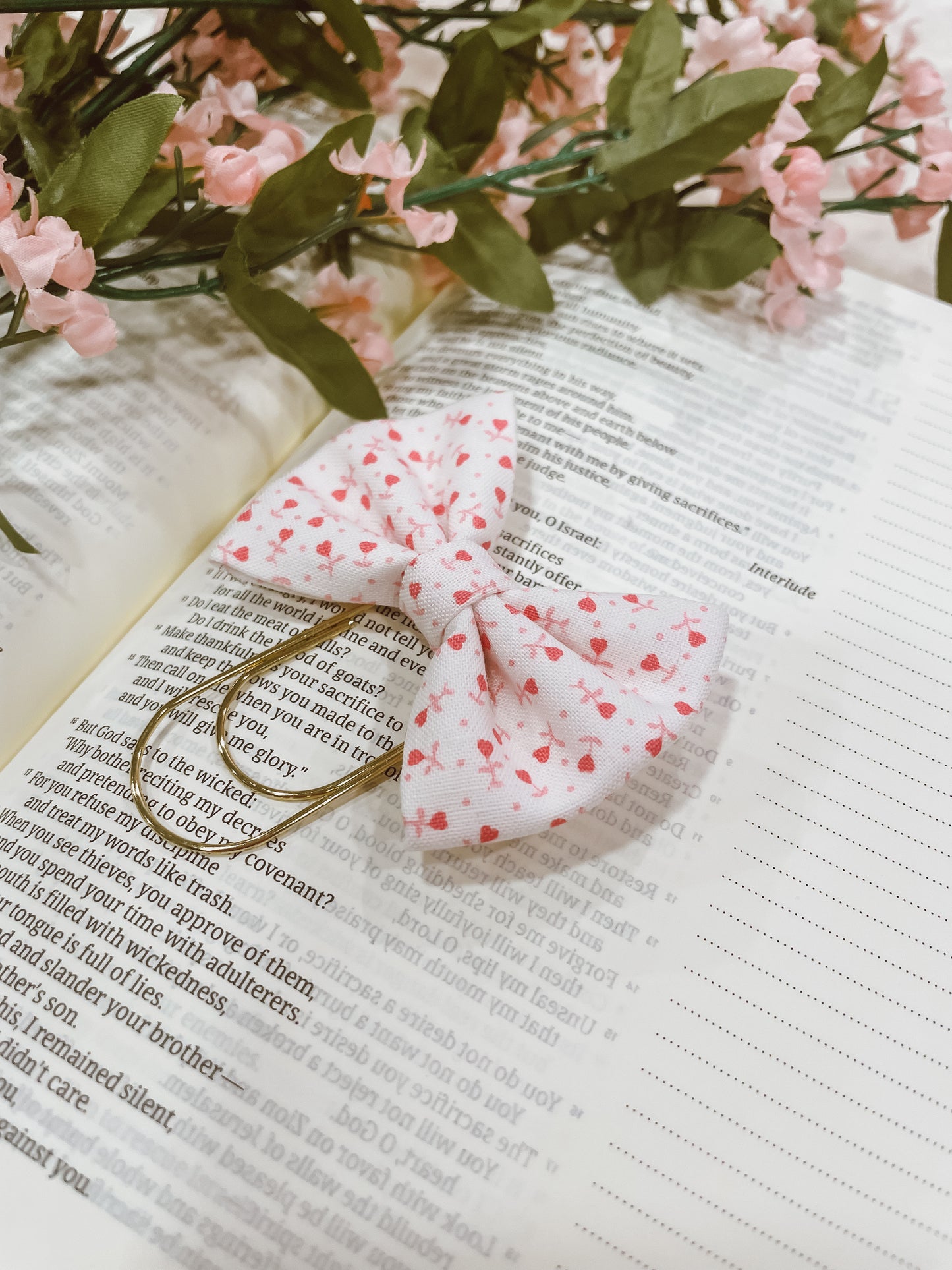 Little Hearts- petite bow bookmark
