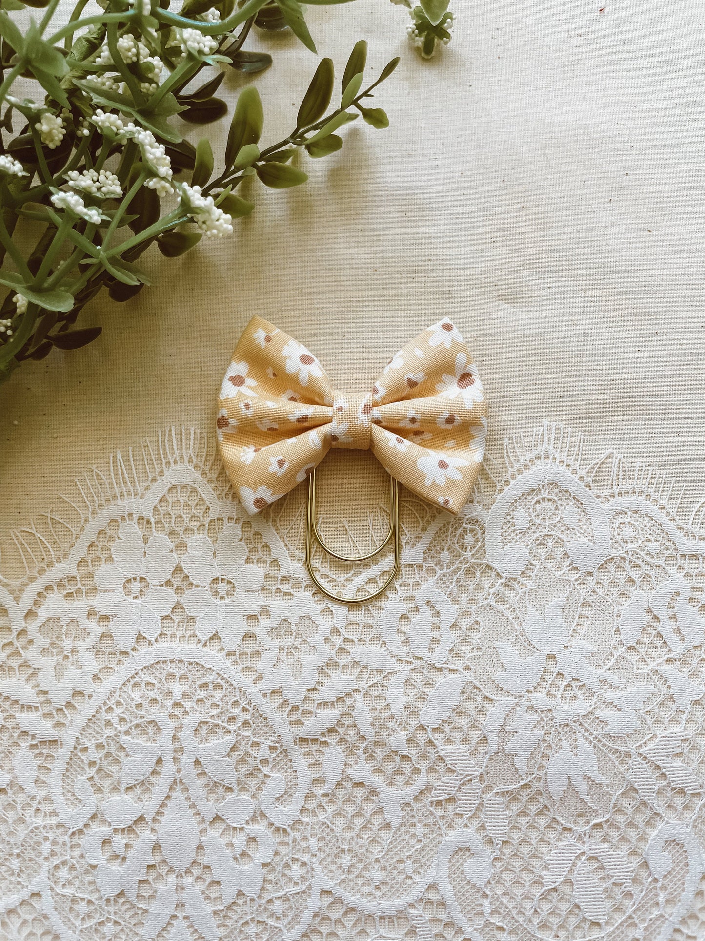 Dahlia- petite bow bookmark