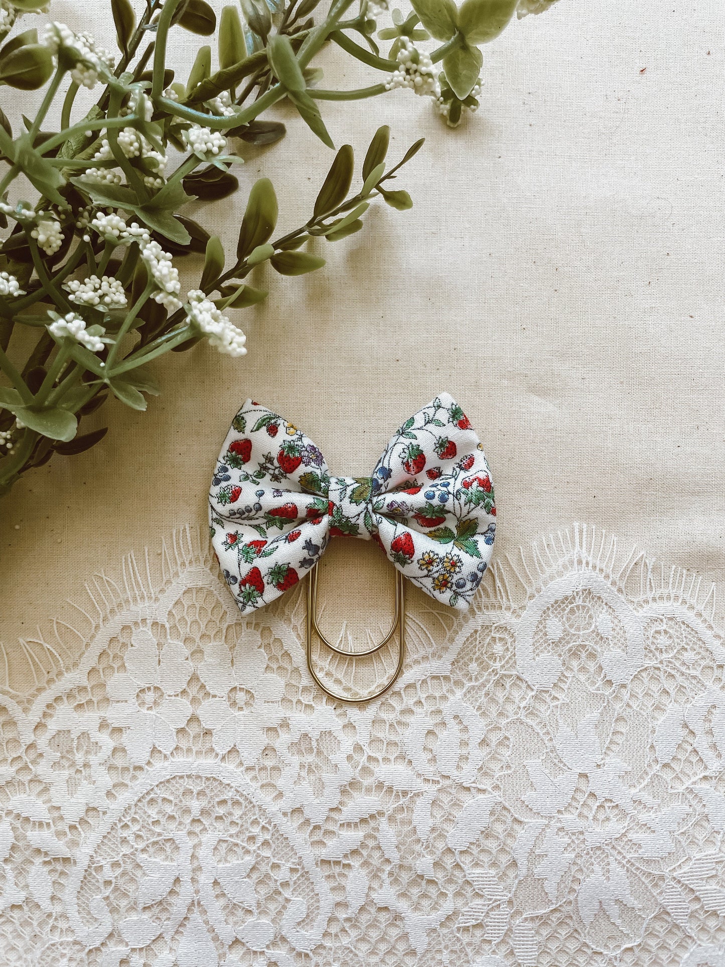 Wild Berries- petite bow bookmark