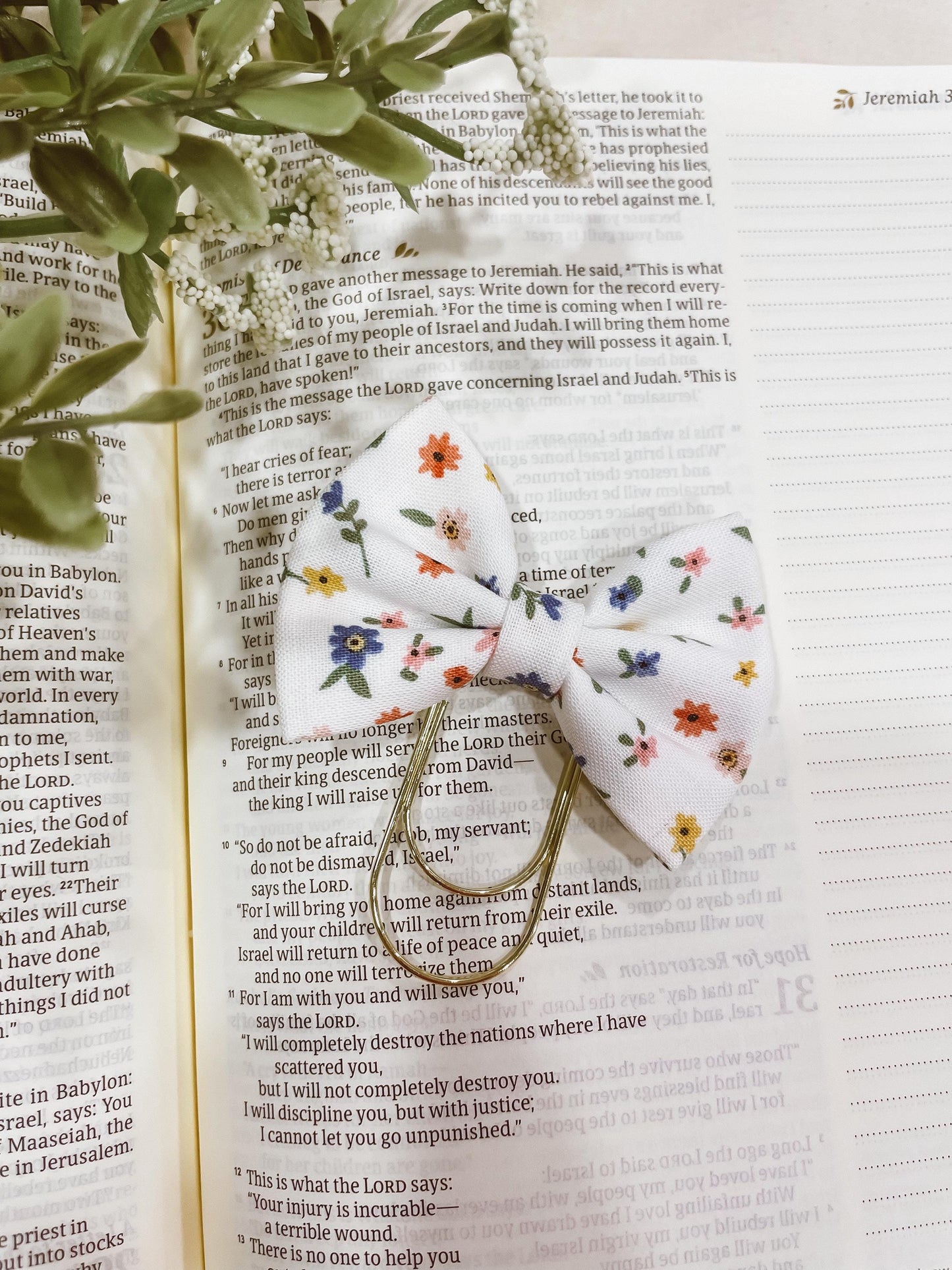 Primrose - petite bow bookmark