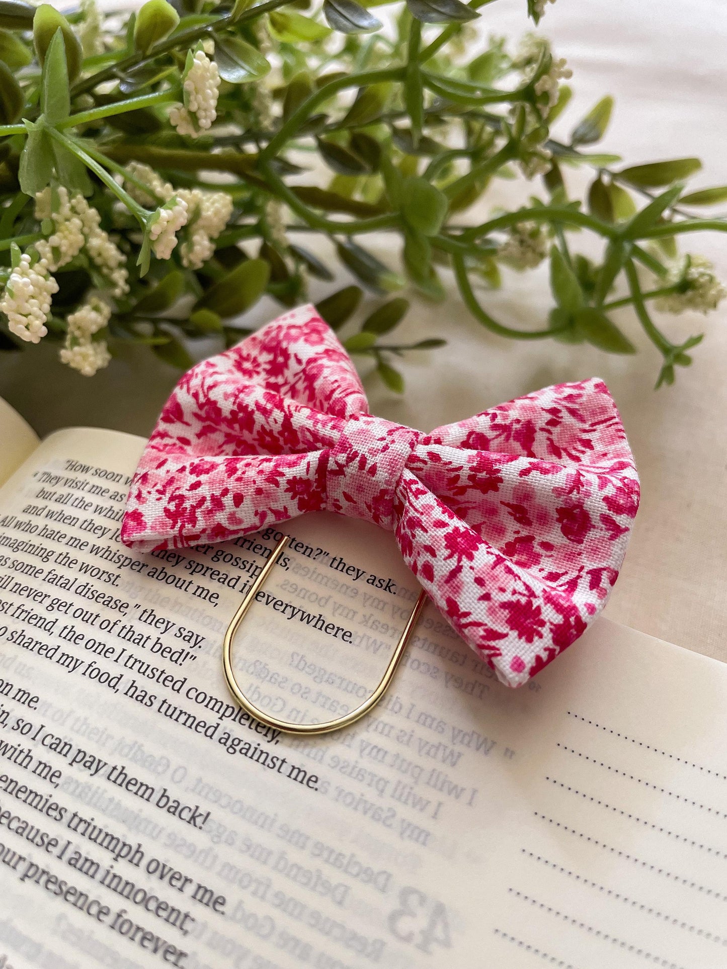 Pink Hibiscus - petite bow bookmark
