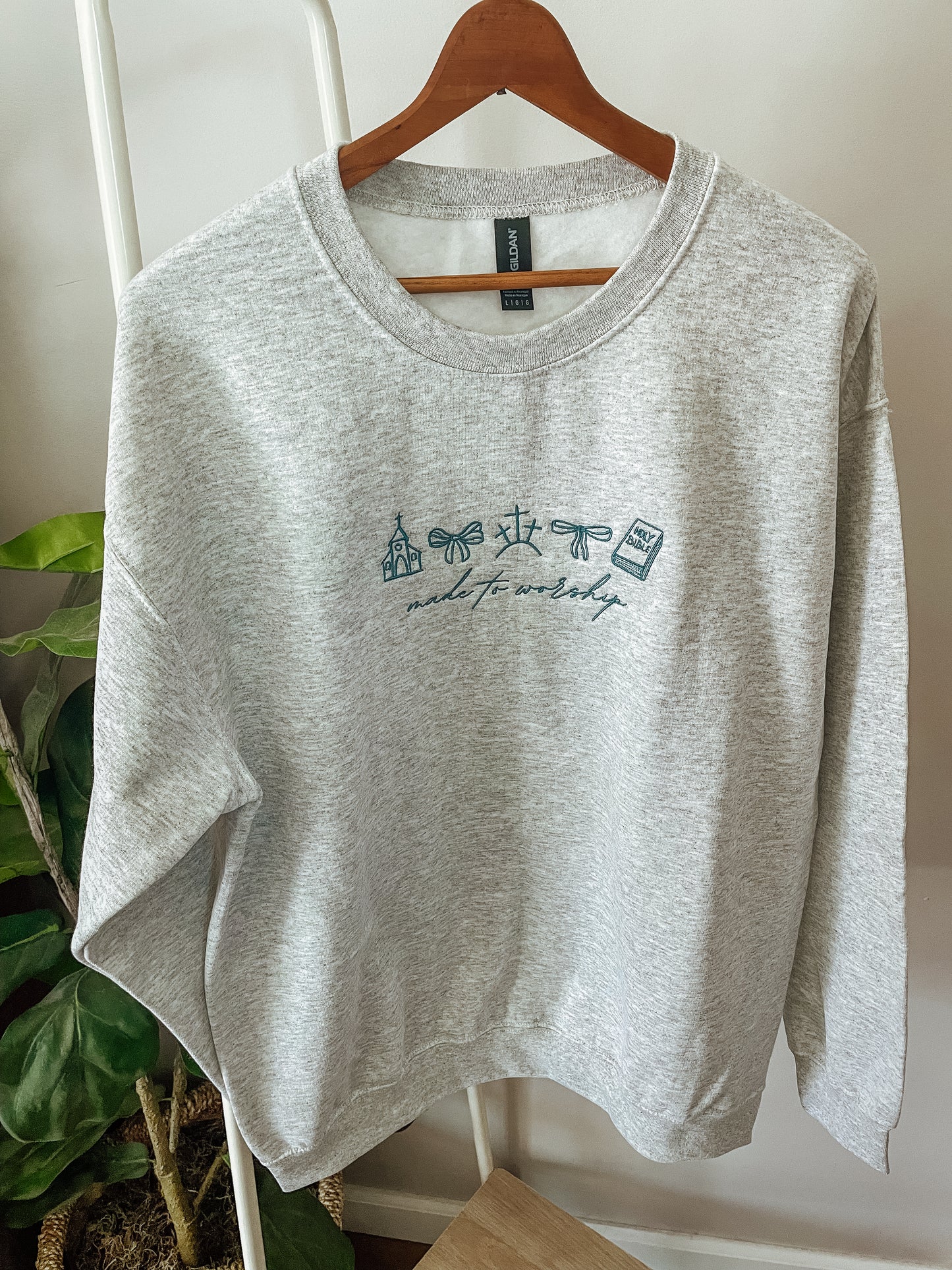 ‘Made to Worship’ crewneck