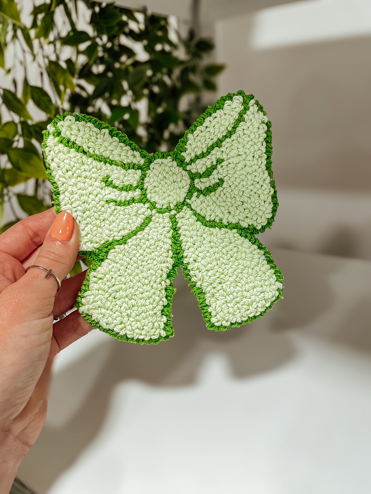 ‘Green Coquette Bow’ mug rug coaster