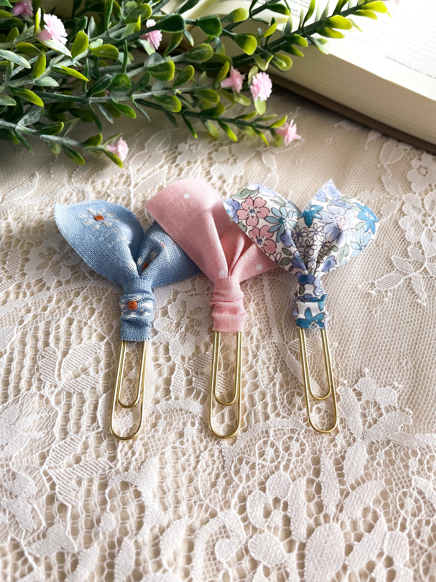 Daisy Blue florals ~ set of 3 page markers