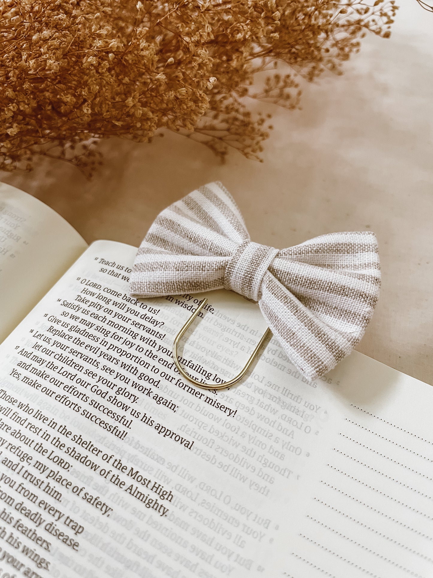 Magnolia Stripe-petite bow bookmark