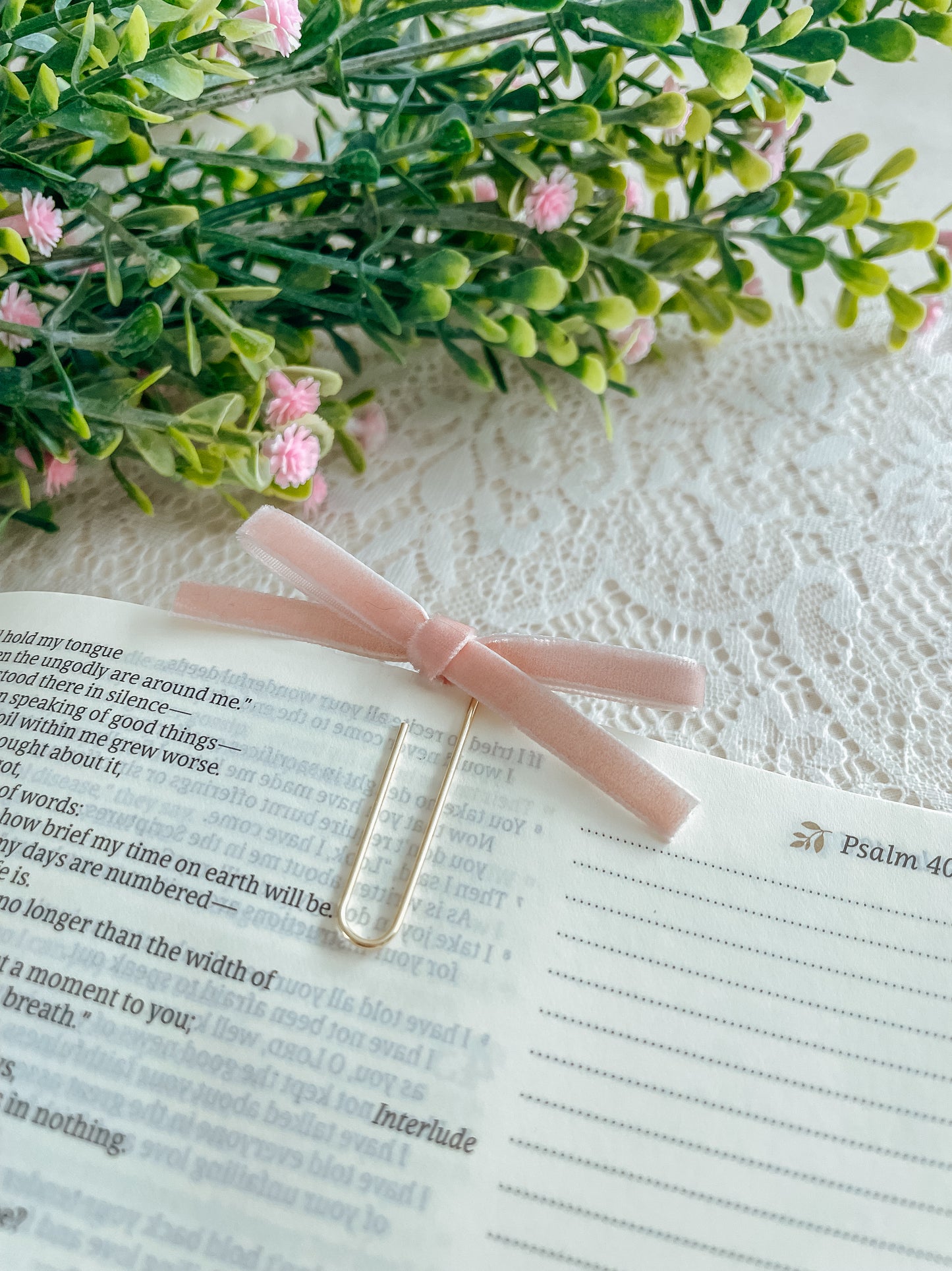 Baby pink ~ velvet mini bow bookmark