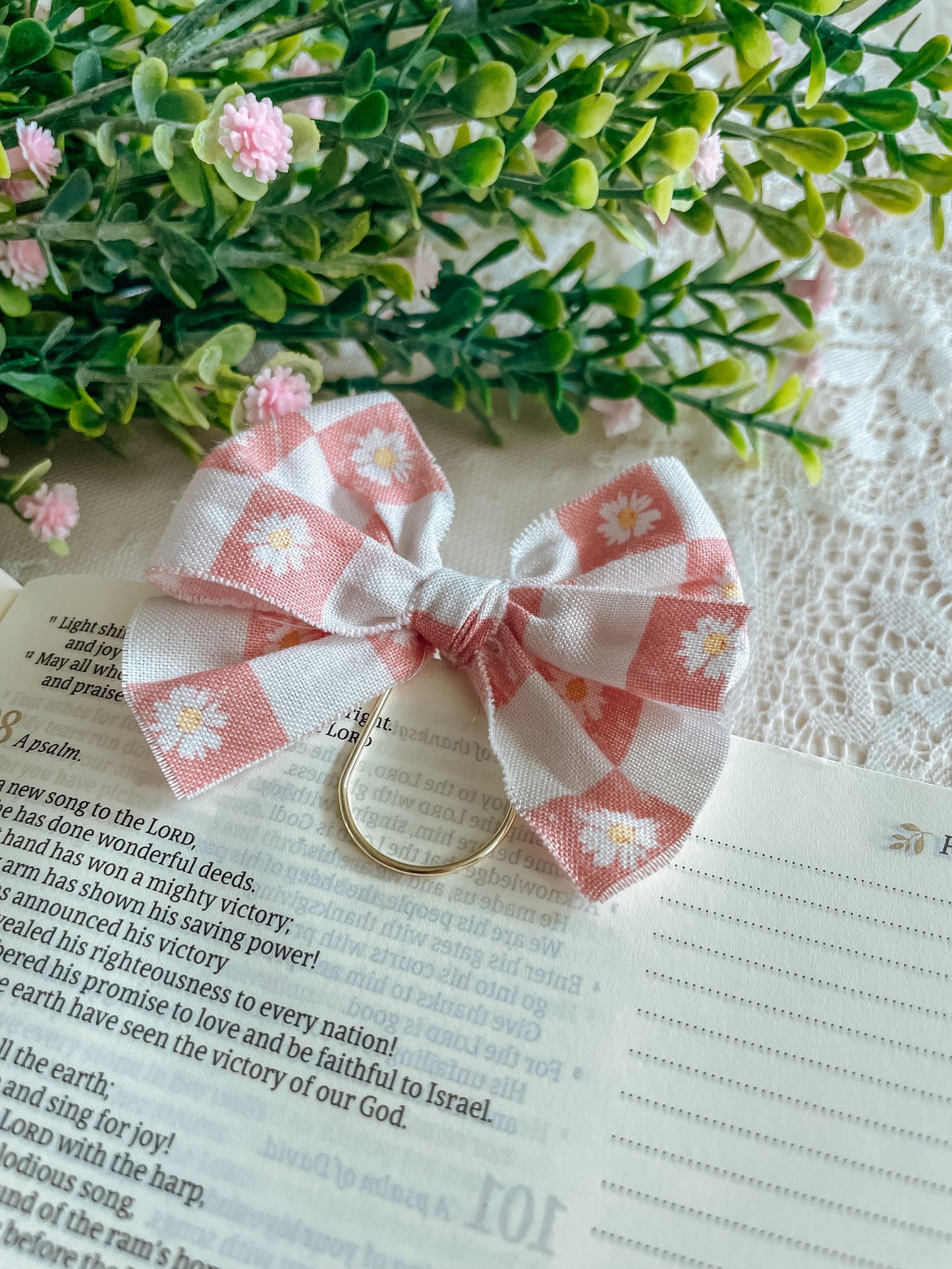 Checkered Daisy- bow bookmark