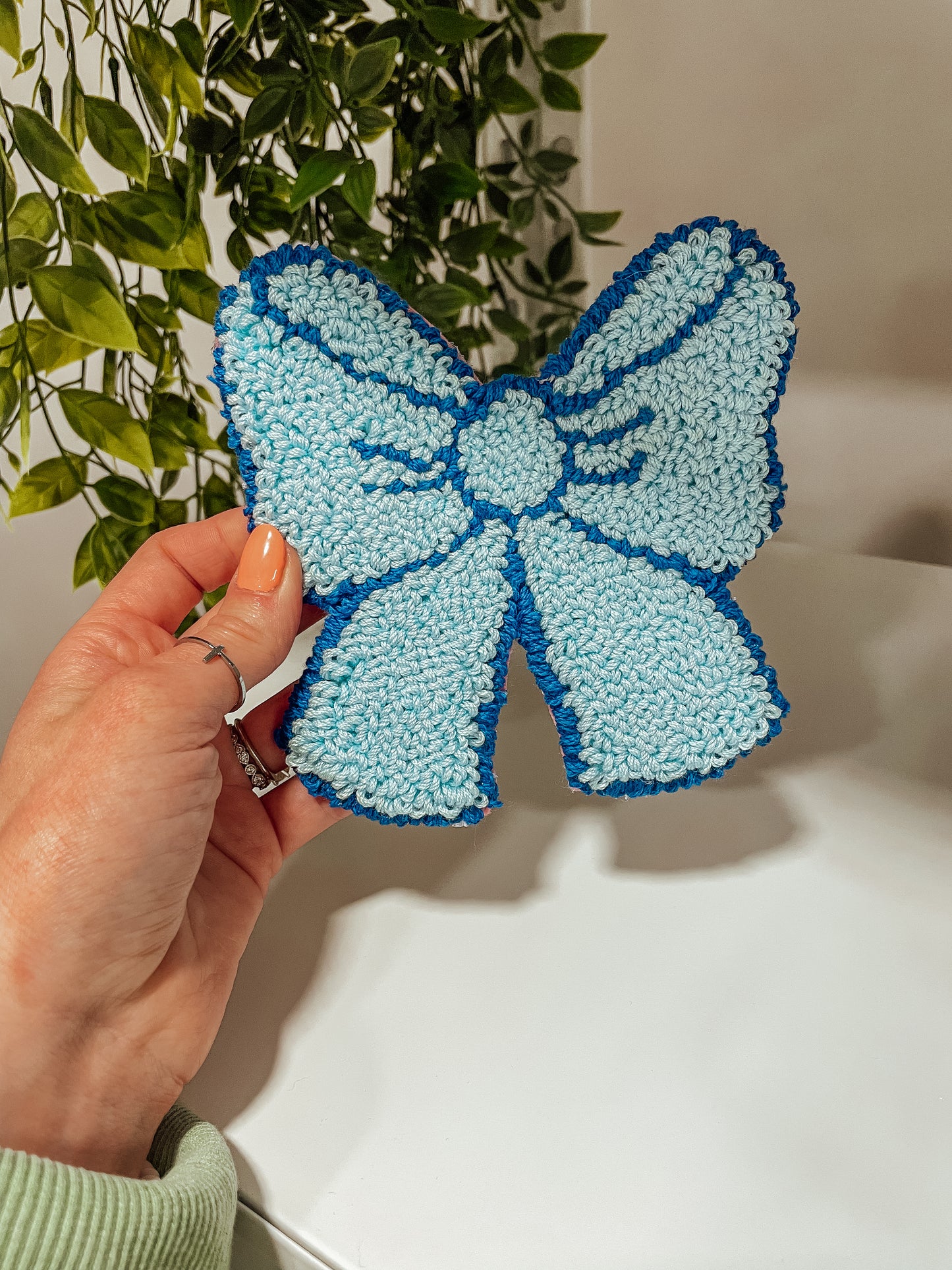 ‘Blue Coquette Bow’ mug rug coaster