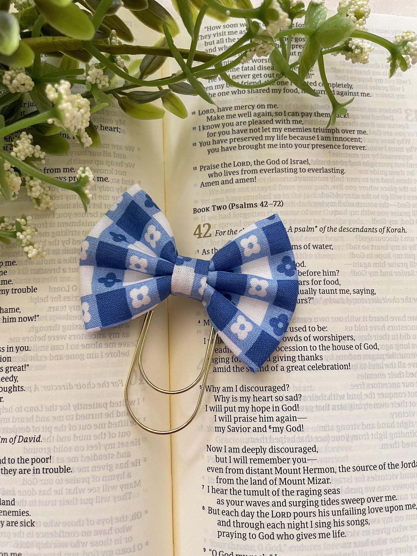 Checkered blue daisy - petite bow bookmark
