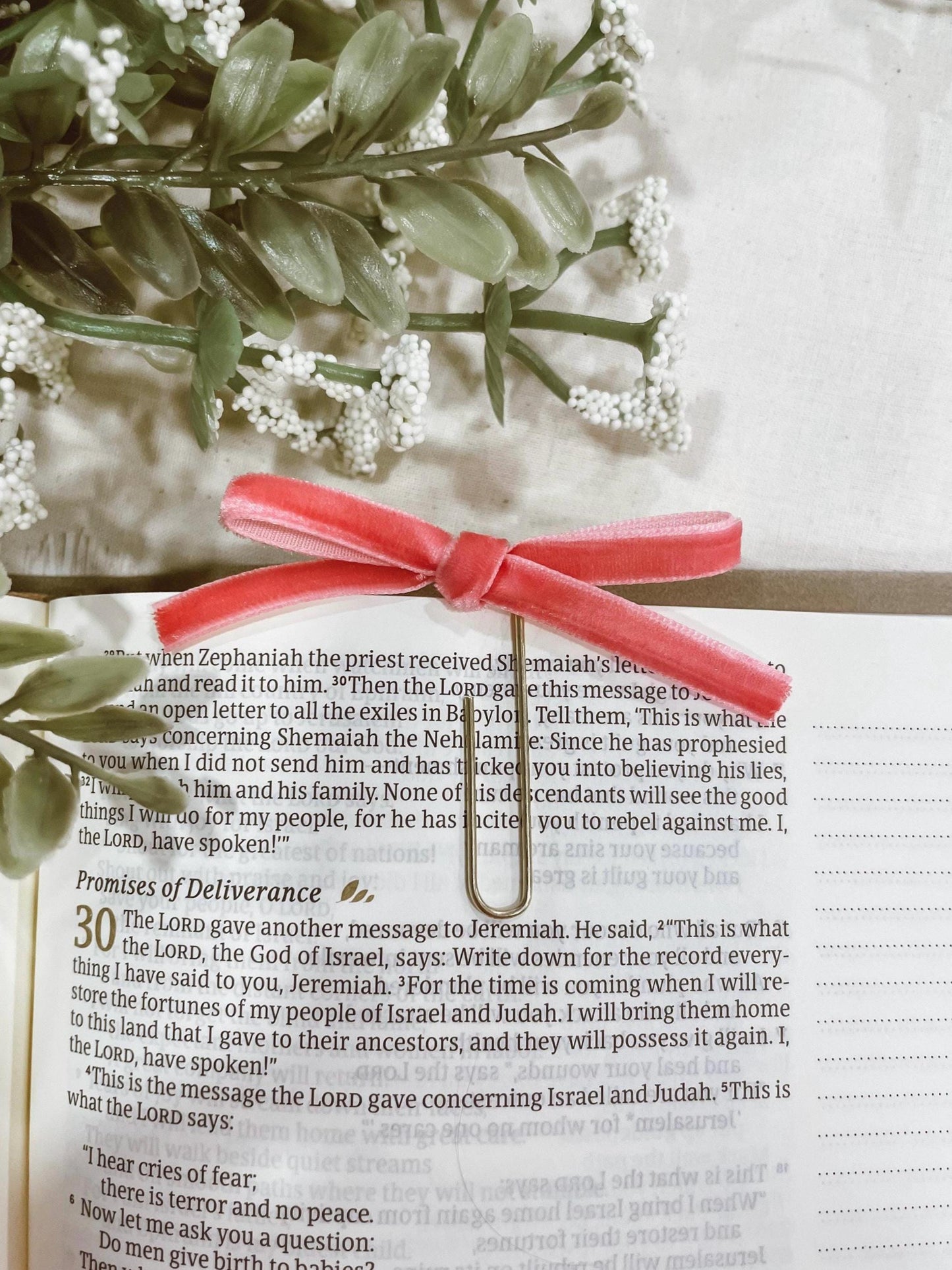 Hot Pink ~ velvet mini bow bookmark