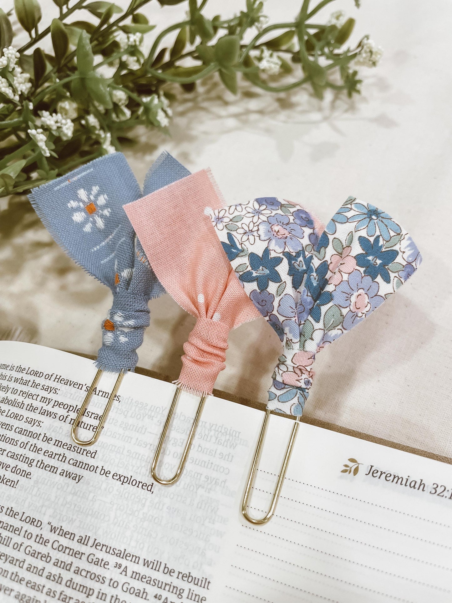 Daisy Blue florals ~ set of 3 page markers