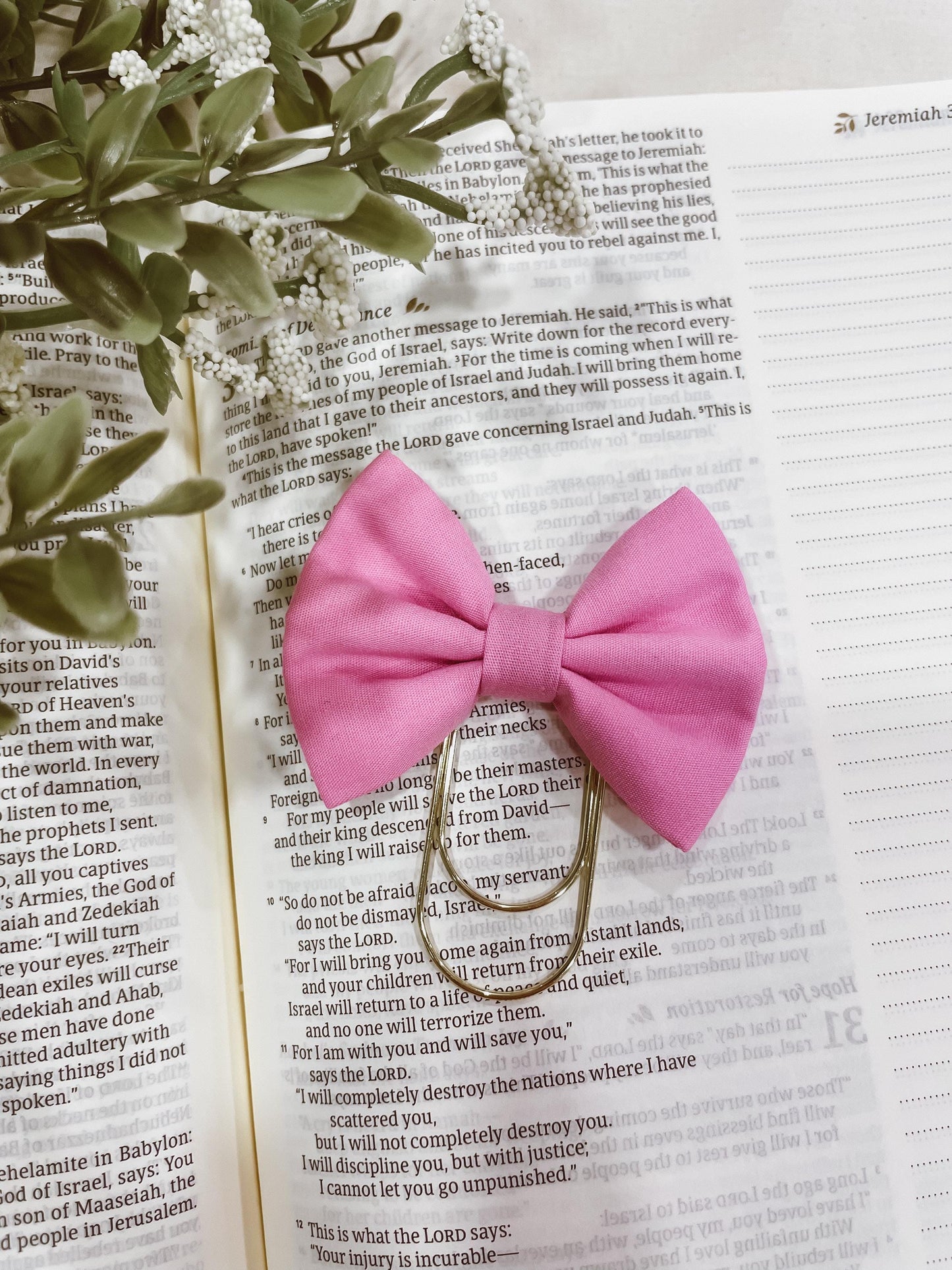 Magenta - petite bow bookmark