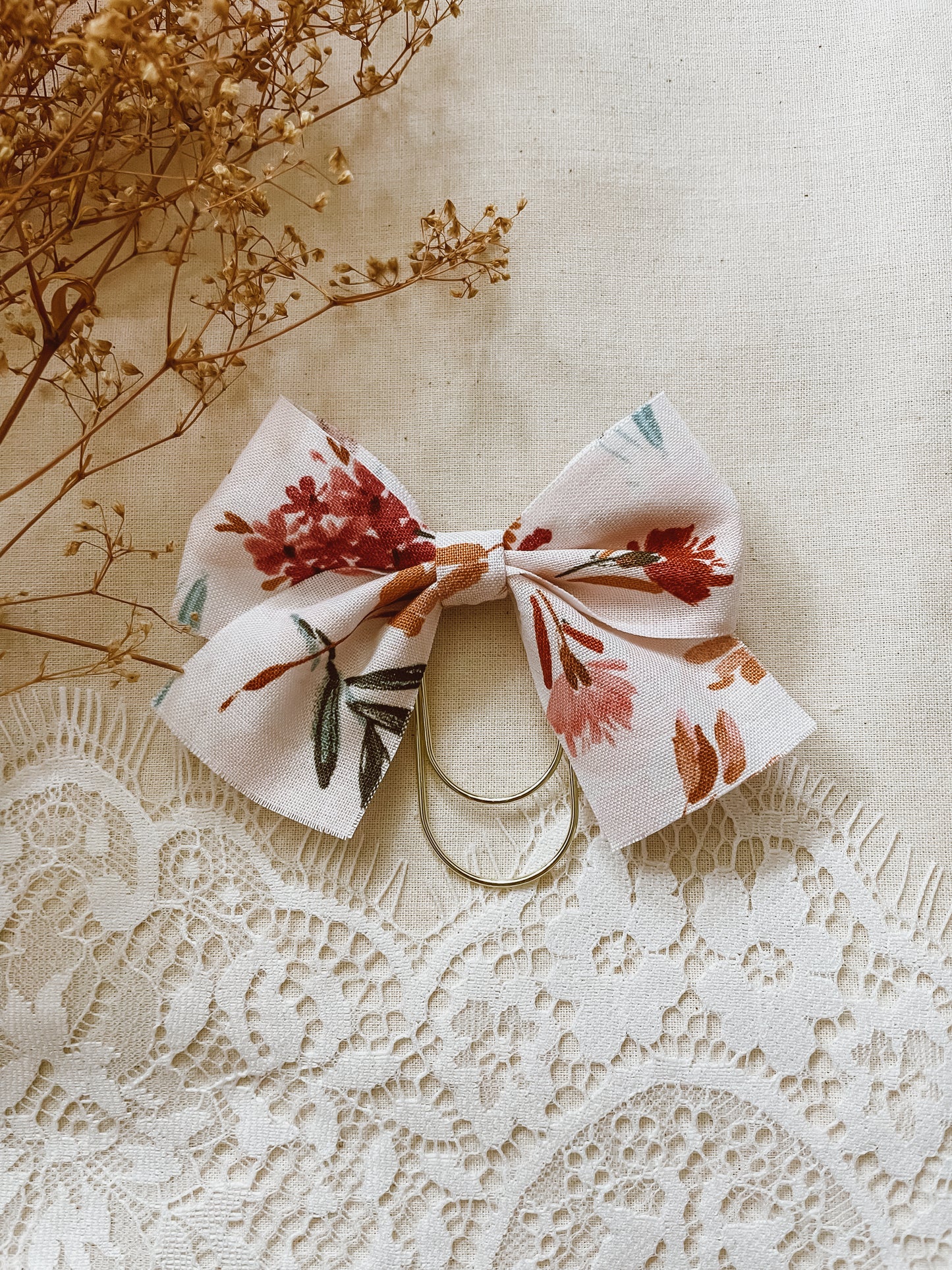 Pampas Floral-bow bookmark