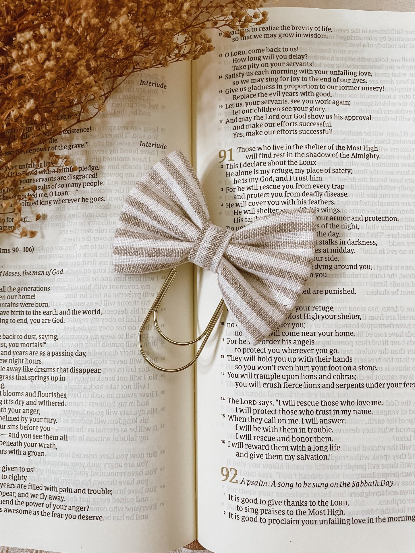 Magnolia Stripe-petite bow bookmark
