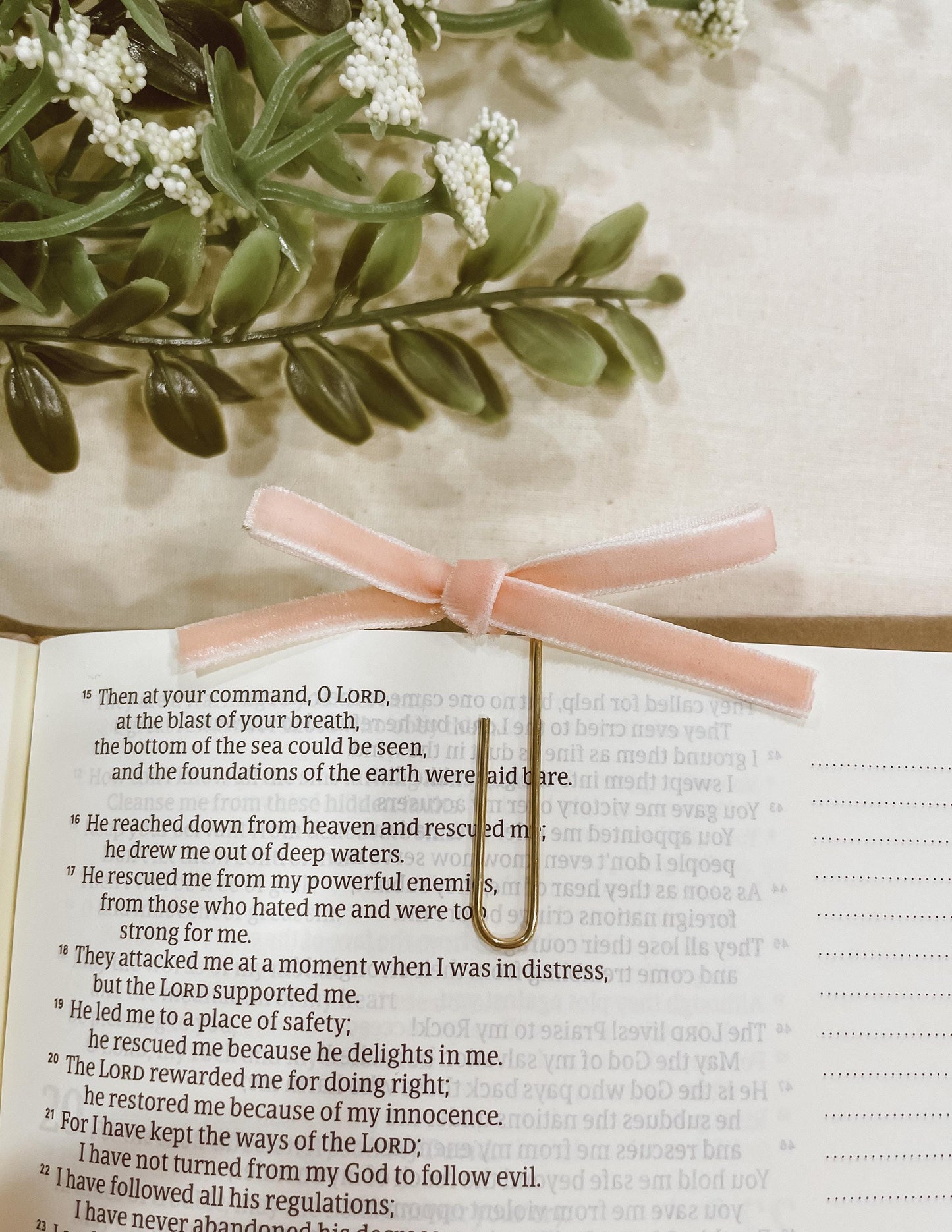 Baby pink ~ velvet mini bow bookmark
