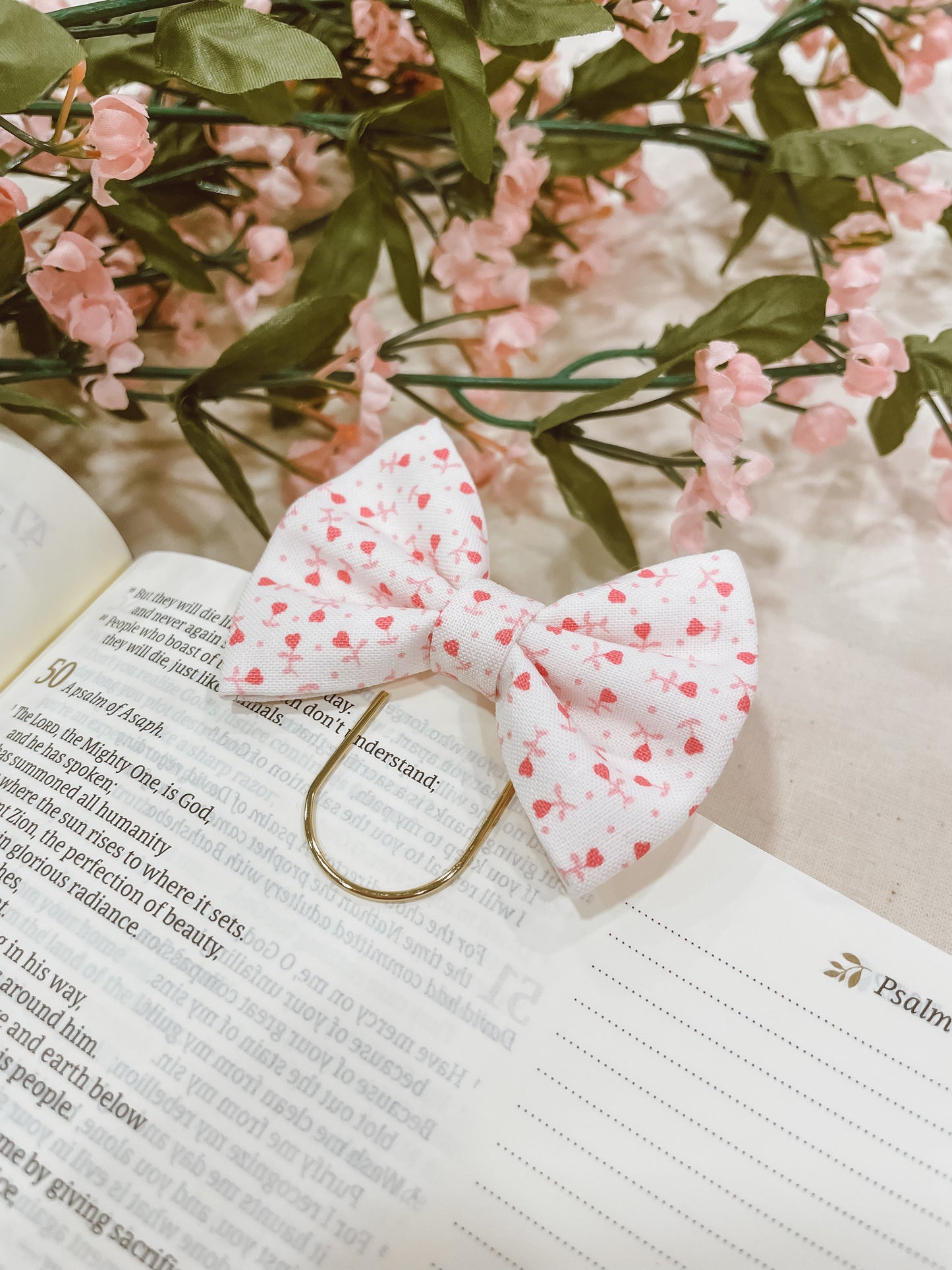 Little Hearts- petite bow bookmark