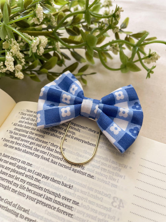 Checkered blue daisy - petite bow bookmark