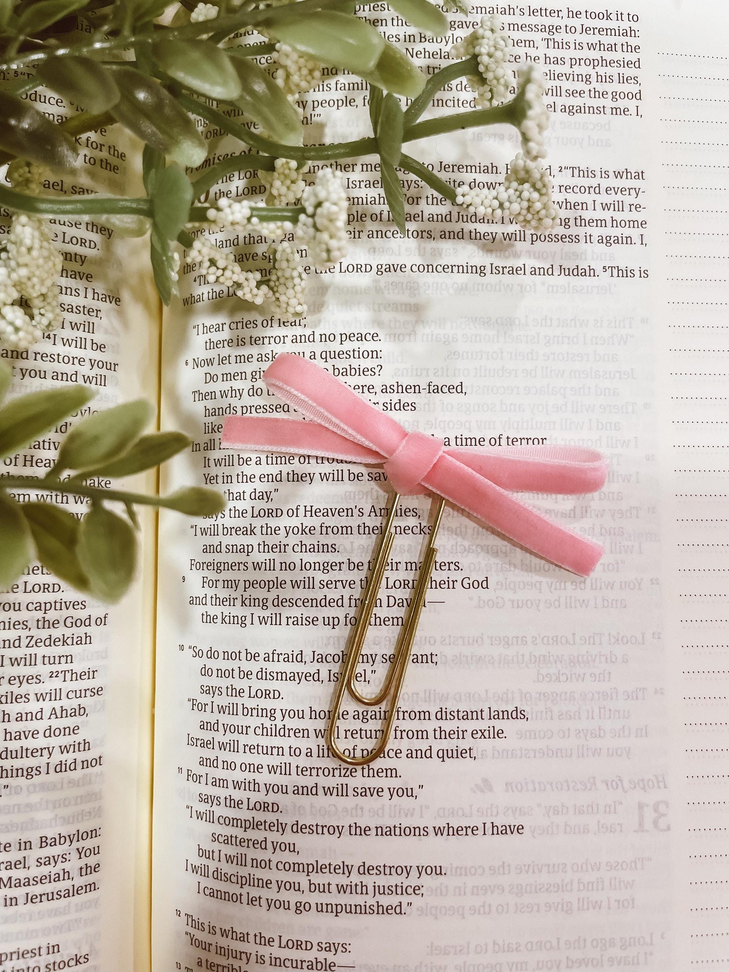 Bubblegum ~ velvet mini bow bookmark