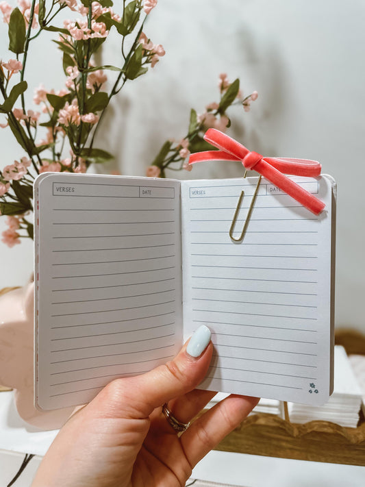 Little Verse Book lilac  + ribbon mini