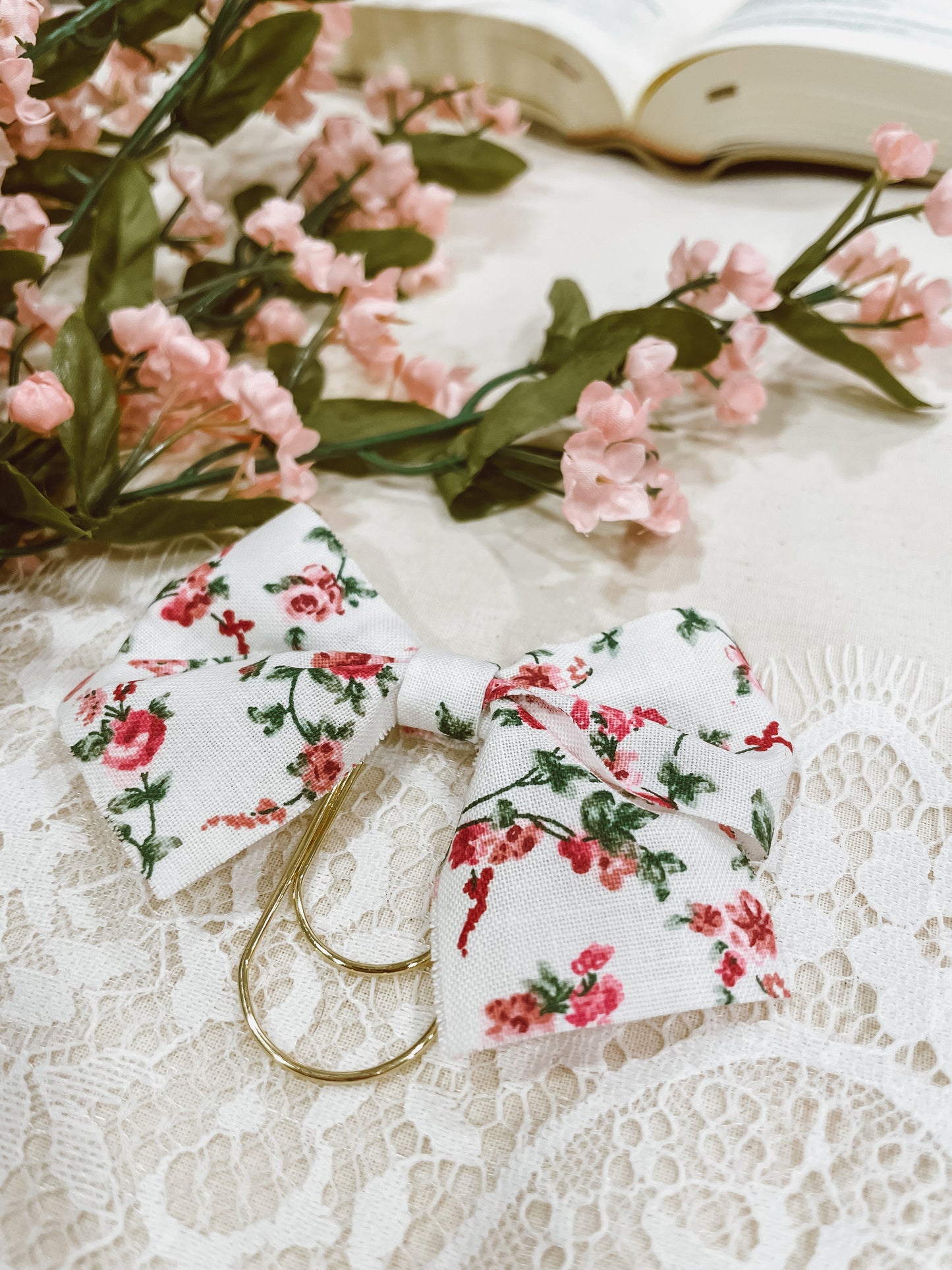 Pink Roses on the vine - bow bookmark