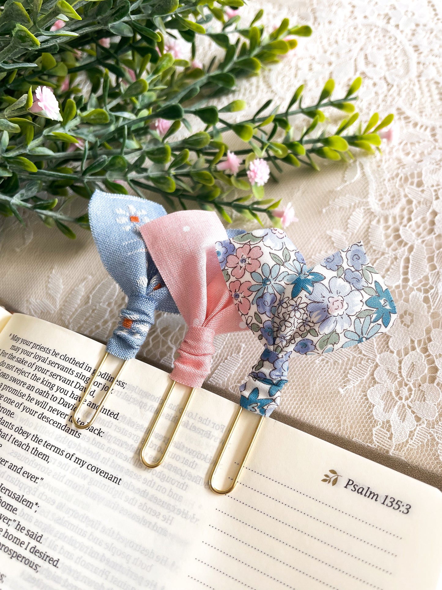 Daisy Blue florals ~ set of 3 page markers