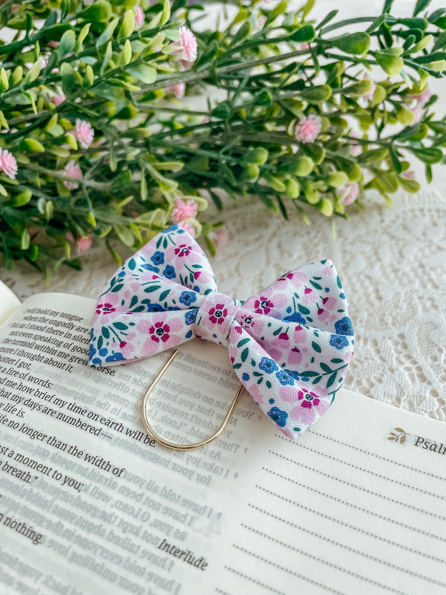 Gardenia - petite bow bookmark