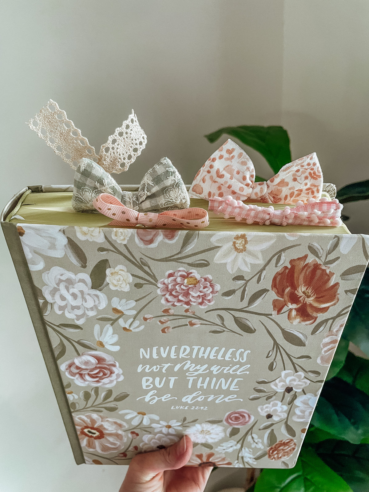 Large Print Sage Floral KJV Notetaking Bible + Bow Set