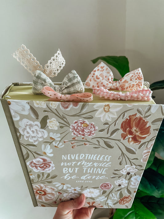 Large Print Sage Floral KJV Notetaking Bible + Bow Set