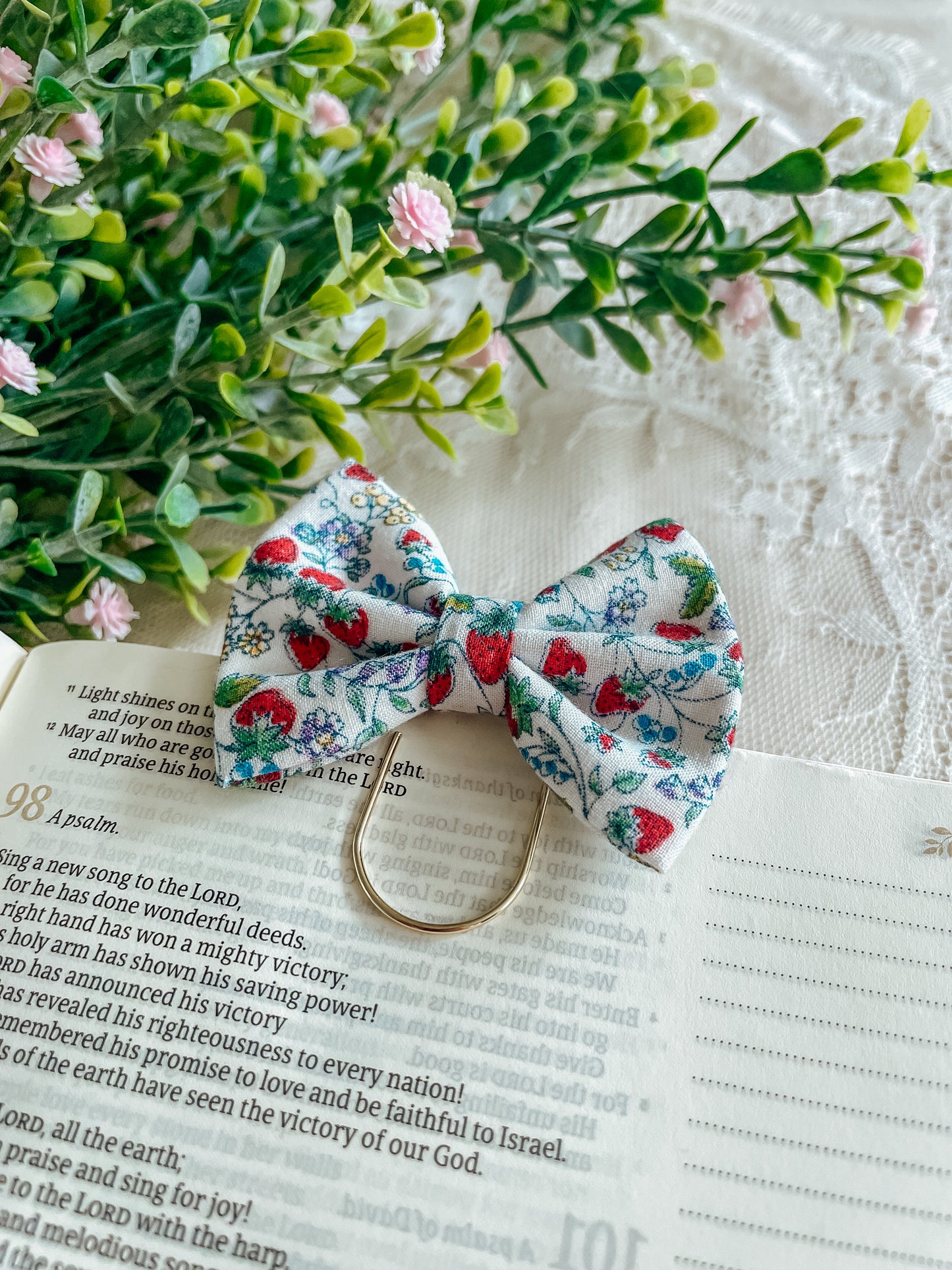 Wild Berries- petite bow bookmark