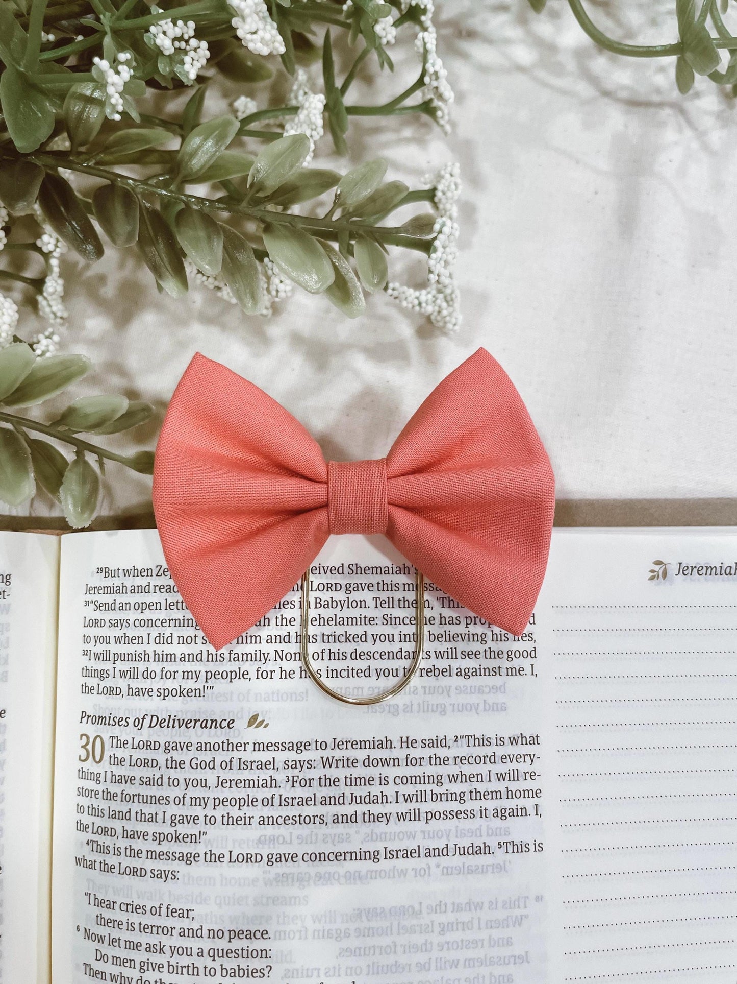 Raspberry - petite bow bookmark