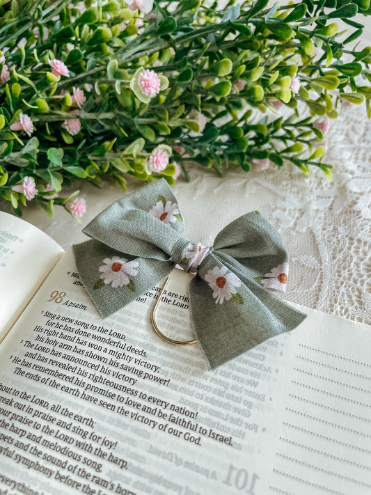 Summer Daisies- bow bookmark