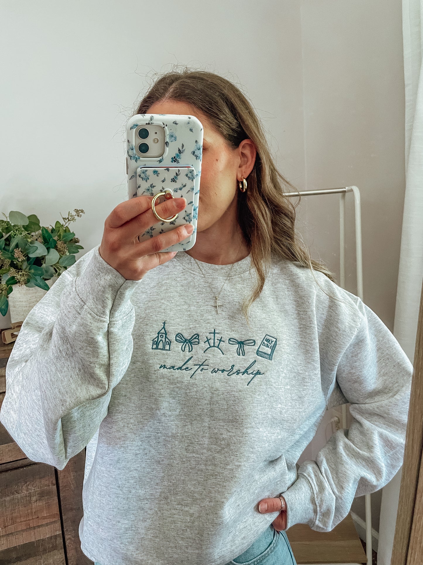 ‘Made to Worship’ crewneck