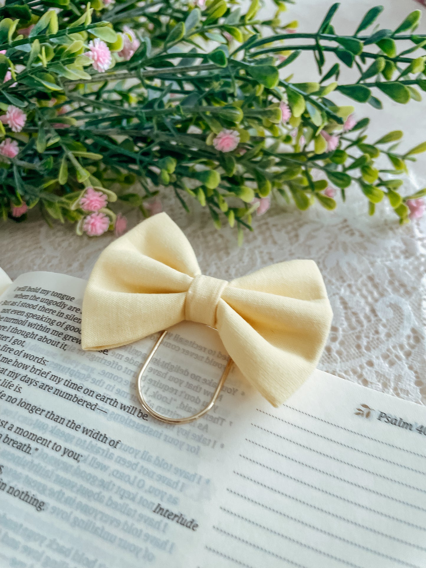 Daffodil- petite bow bookmark