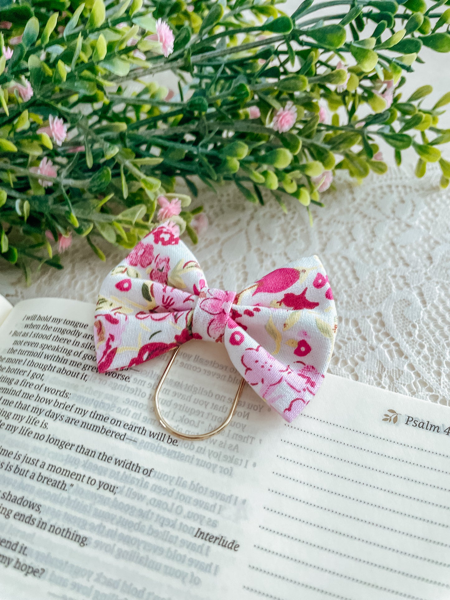 Sweet Pea-petite bow bookmark