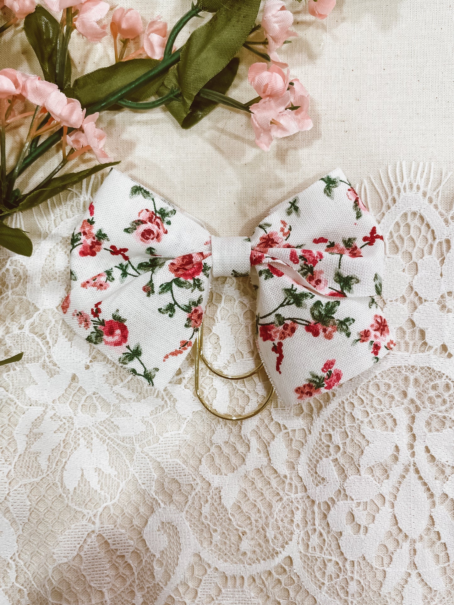 Pink Roses on the vine - bow bookmark