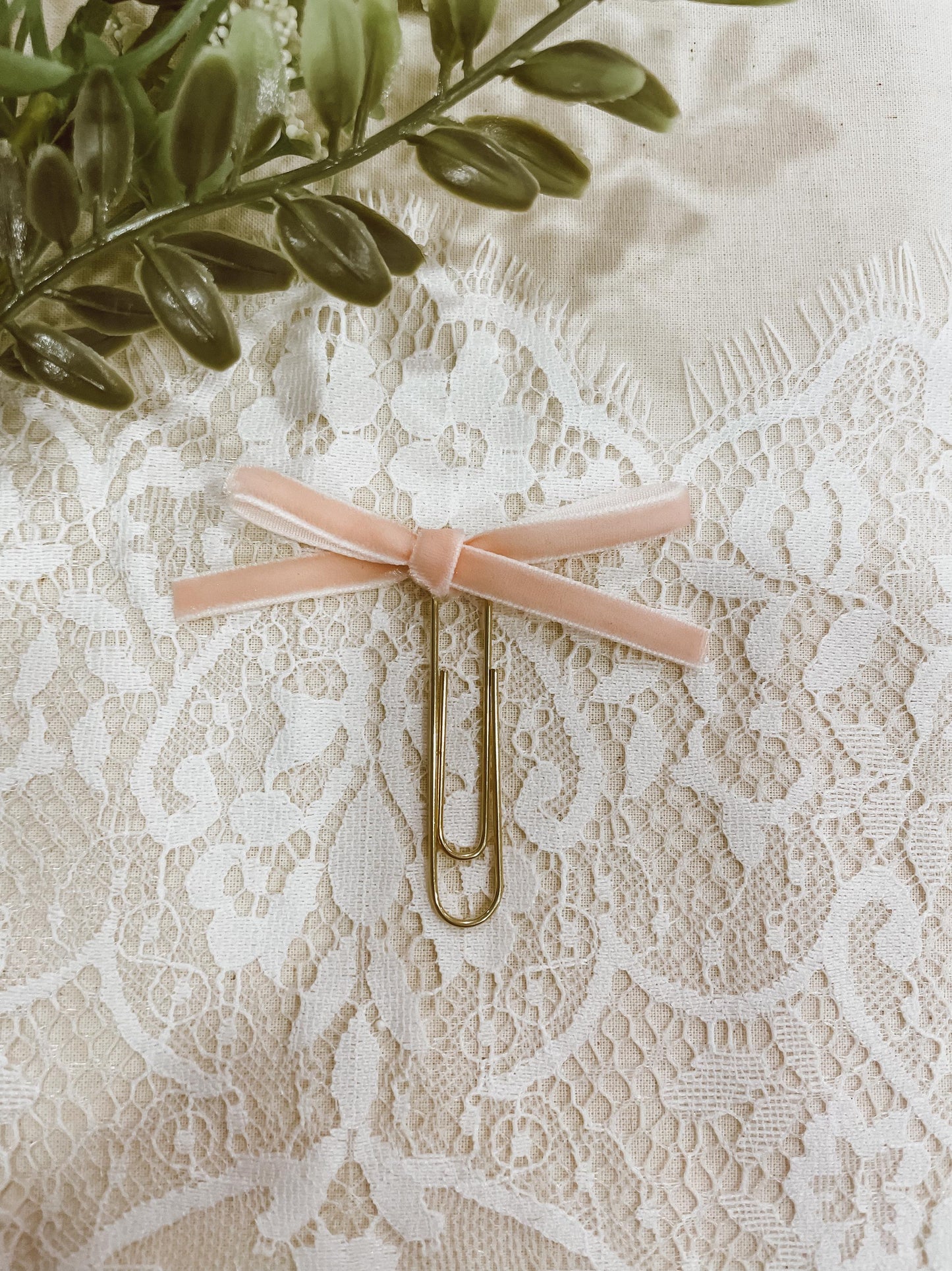 Baby pink ~ velvet mini bow bookmark